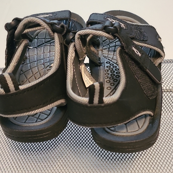 Kids Black and Gray Sandals Size 11/12 EUC Easy Open And Close Straps - Picture 5 of 10